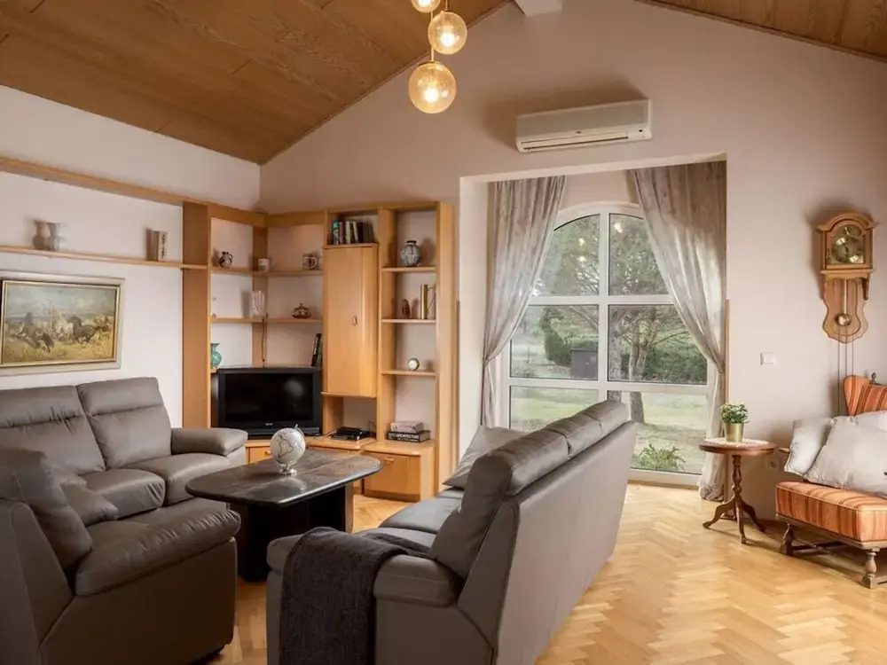 Villa Rosy Comfortable Holiday Residence