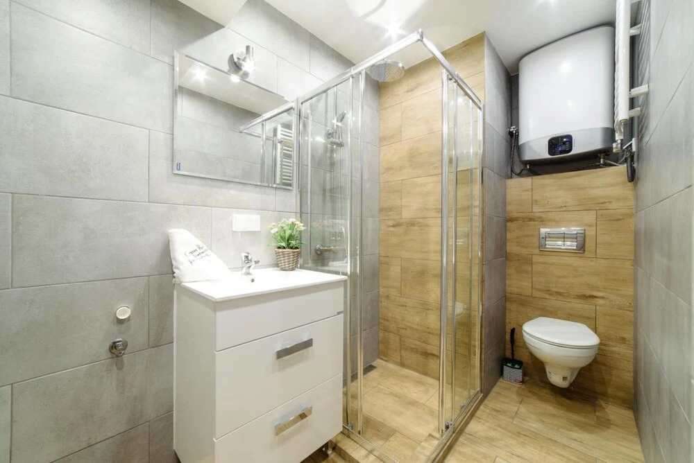 Cracow Rent Apartments - spacious apartments for 2-7 people in quiet area - Kolberga Street nr 3 - 10 min to Main Square by foot