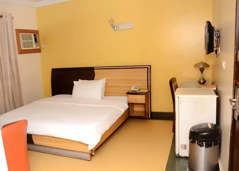 Twin Tower Hotel