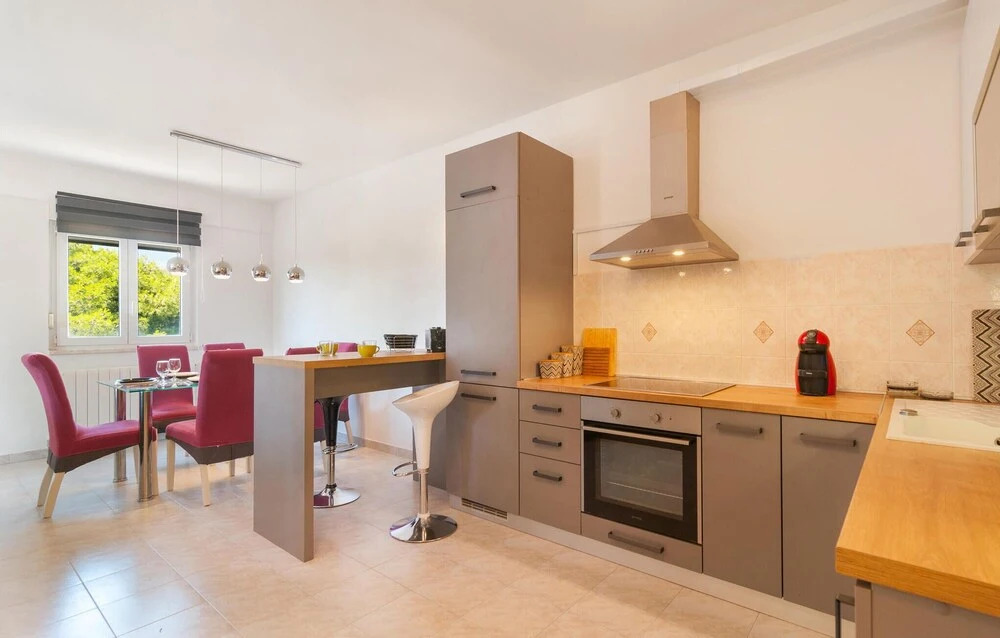 Nice Apartment in Split With 2 Bedrooms and Wifi
