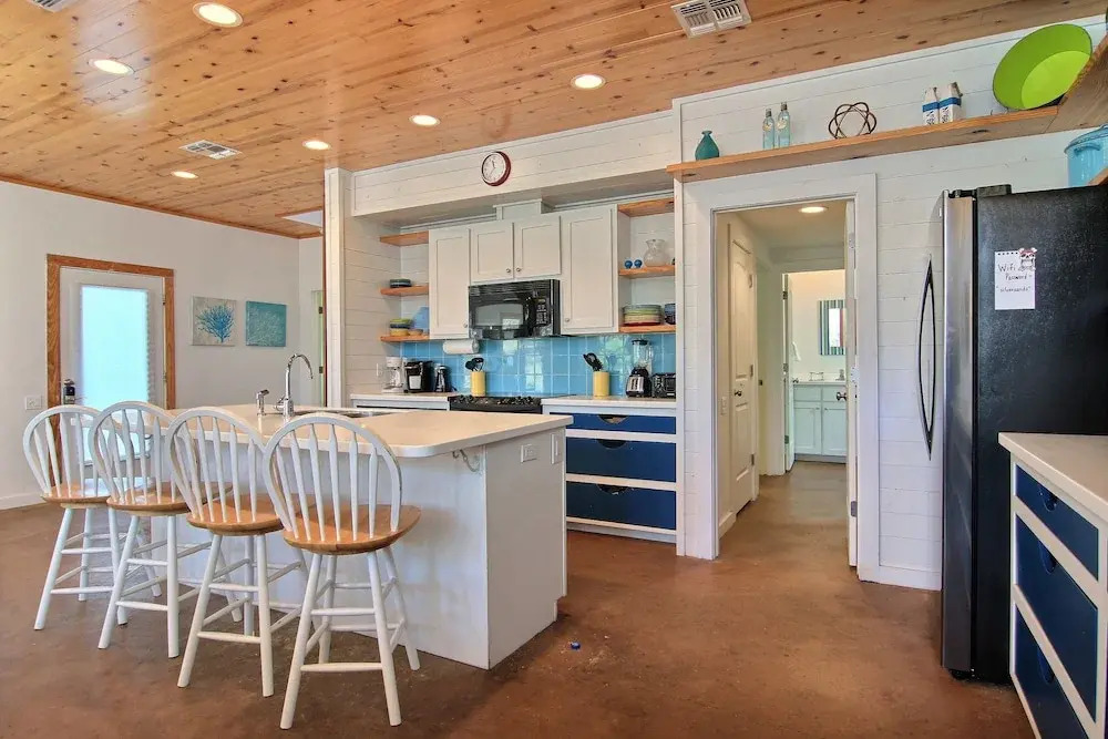 No Shirt, No Shoes, No Problem - 5 Br home