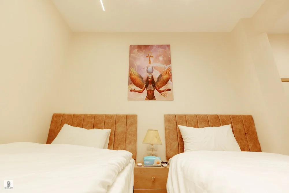 Queen Ash Pyramids View INN