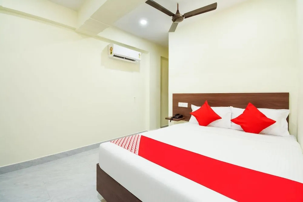 Oyo 29061 Suryas Grand