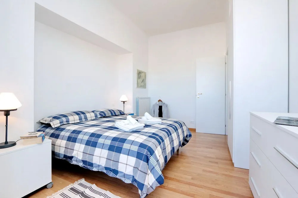 Salaria Apartment