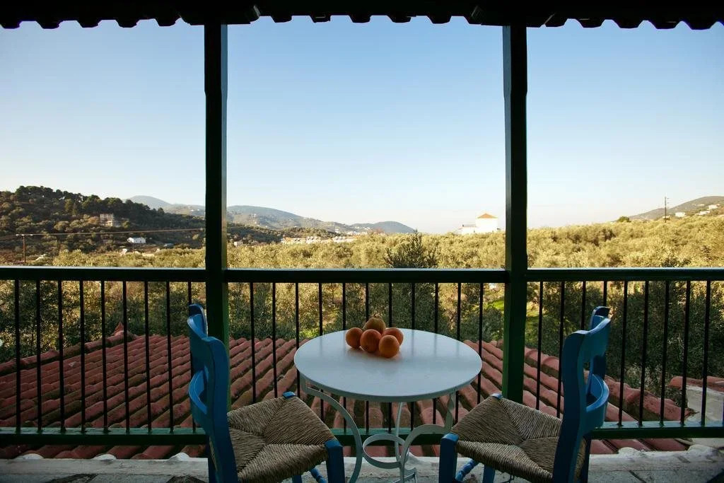Aretousa Studios & Apartments