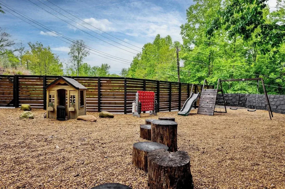 Arcade, Playground, Indoor Pool, Hot Tub, Firepit Minutes From Dollywood & National Parks 2 Suites at Firefly Mountain Lodge by Avantstay