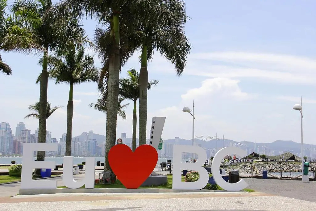 INCRÍVEL Ap a 100m do MAR com Ar e Wi-Fi