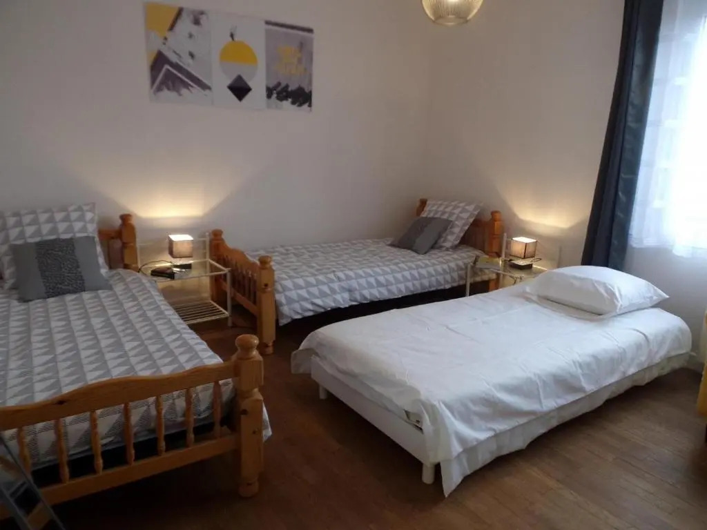 Maison contemporaine 3 niveaux à Vaumas, près de Moulins - FR-1-489-160