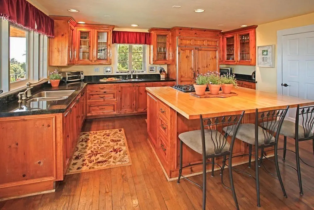 4BR 3BA Stunning Views by RedAwning