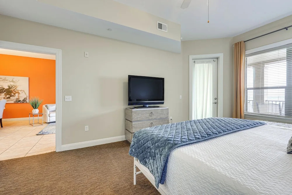Lake LBJ Condo w/ Private Balcony, Lake Views
