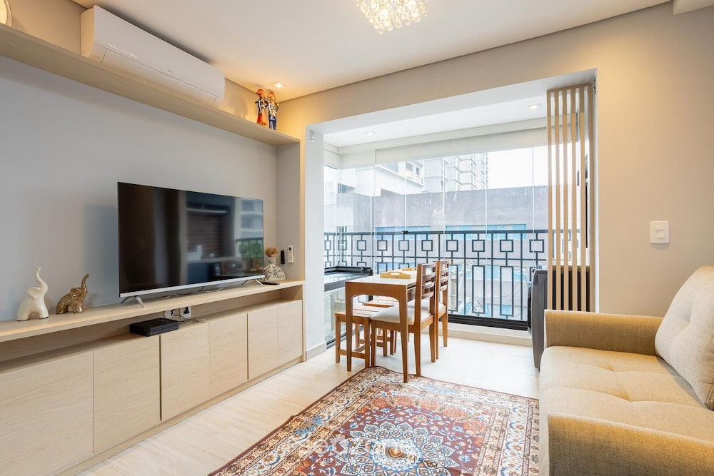 Apt in a Build. w/ a Rooftop Pool, Just 350m From the Metro - Ipis