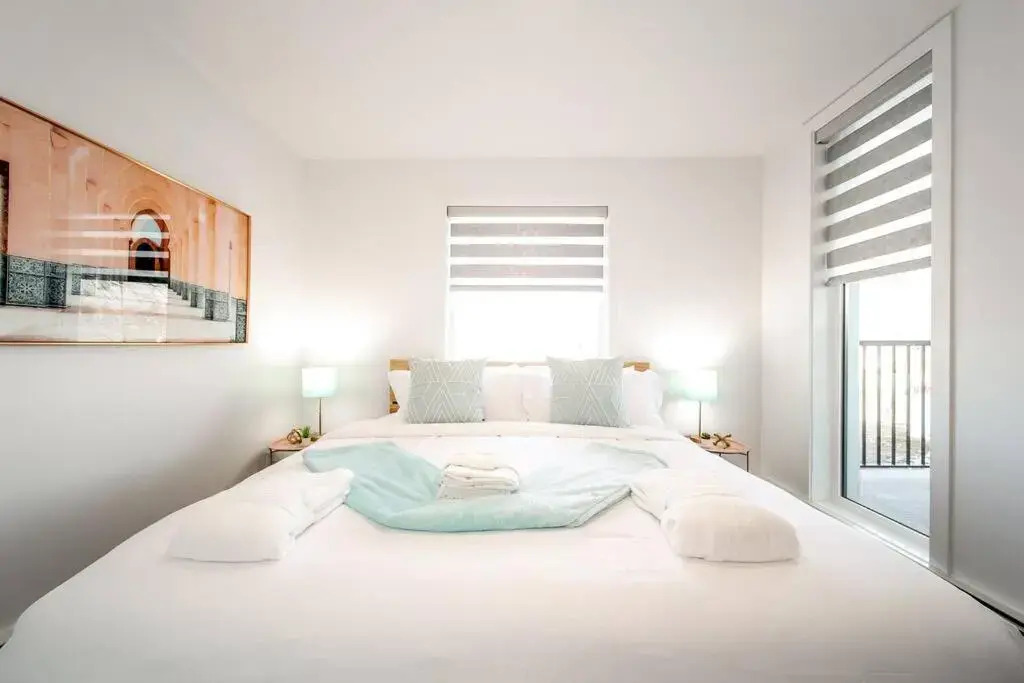 Steamy Romantic Greek Corneer Suite King U/G Wifi
