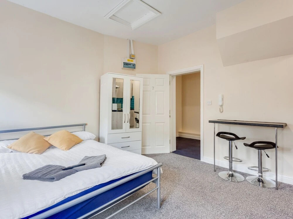 Restful Apartment in Coventry Near Fargo Village