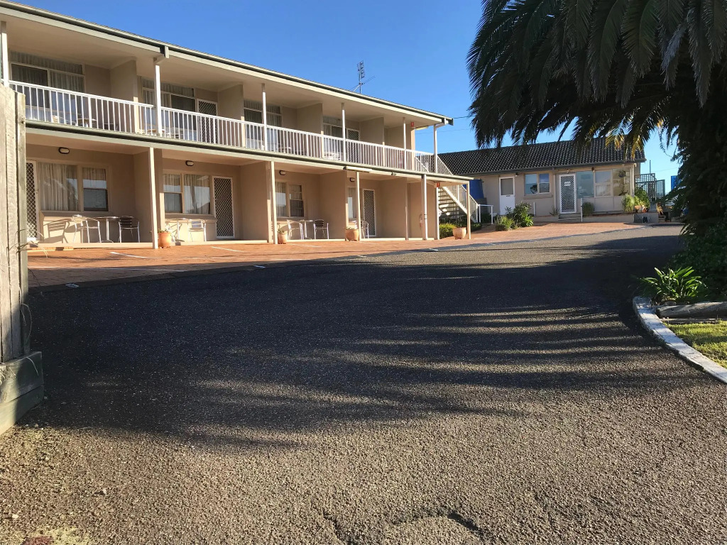 Holiday Lodge Motor Inn