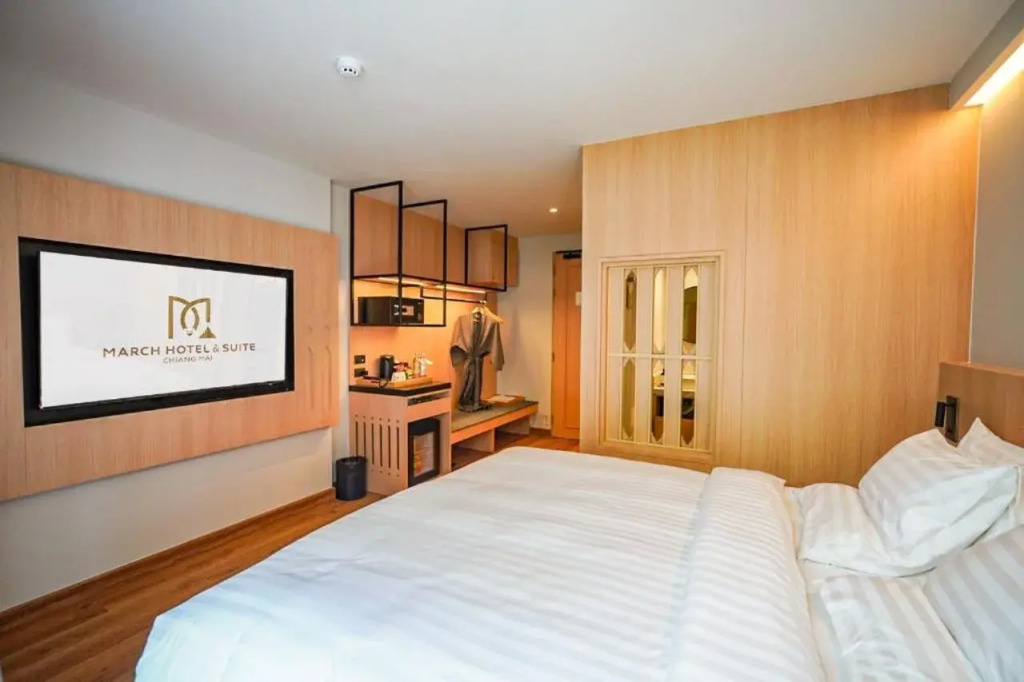 March Hotel & Suite Riverside