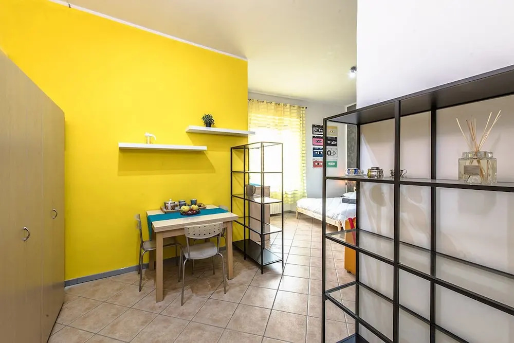 Yellow Vintage Studioflat