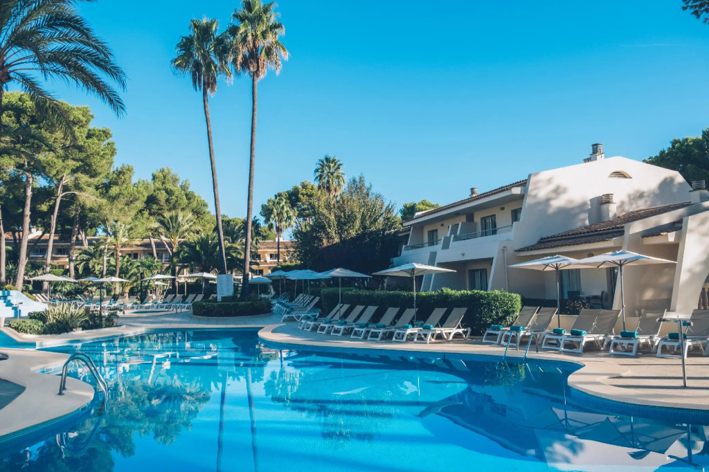 Отель Iberostar Waves Pinos Park