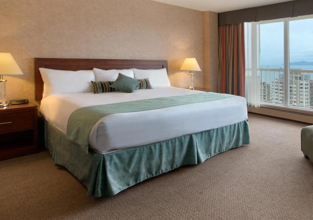 Coast Plaza Hotel and Suites