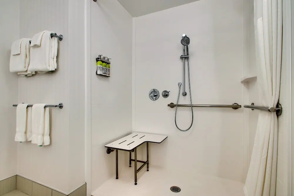 Holiday Inn Express & Suites Findlay North by IHG
