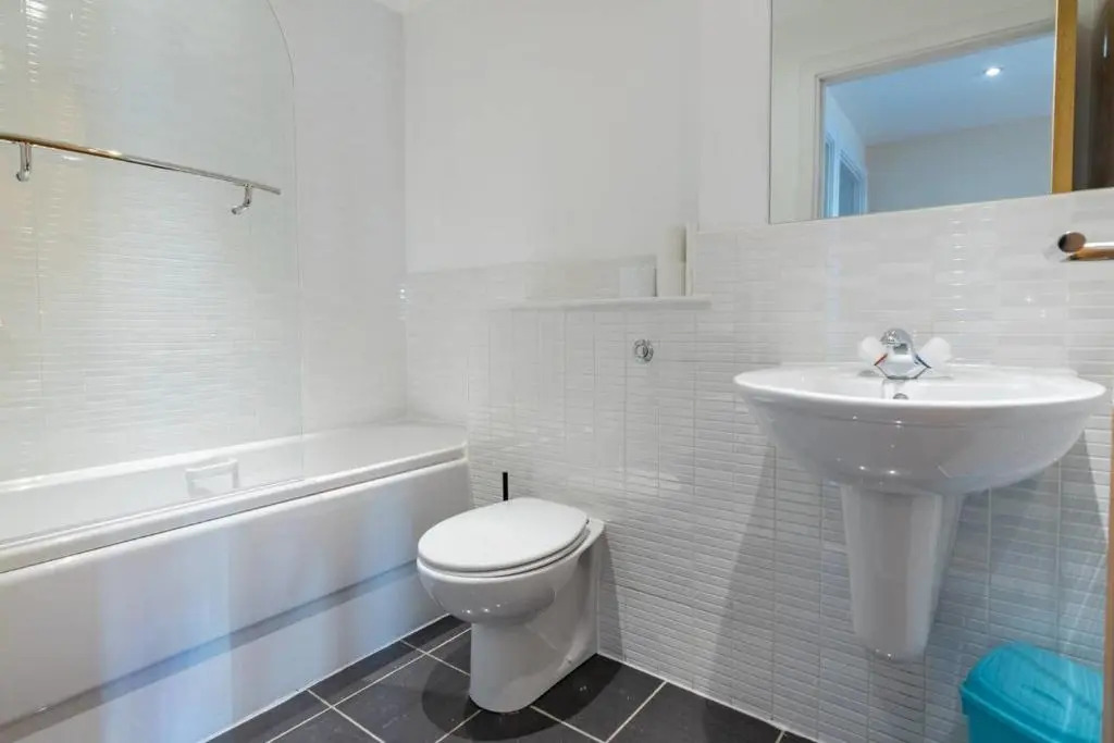 Modern 2 bed apartment, next to Hydro and SECC!