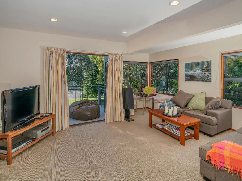 Patuwai Paradise - Whangamata Holiday Home