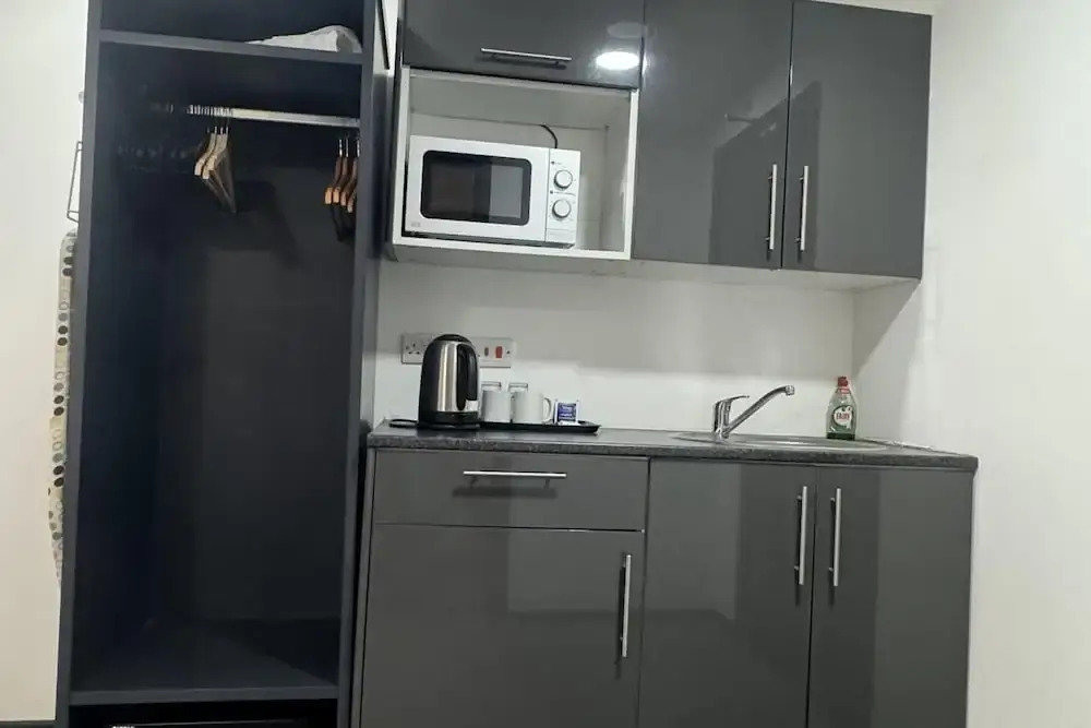 Studio - Sleeps 2 - Parking - Wifi