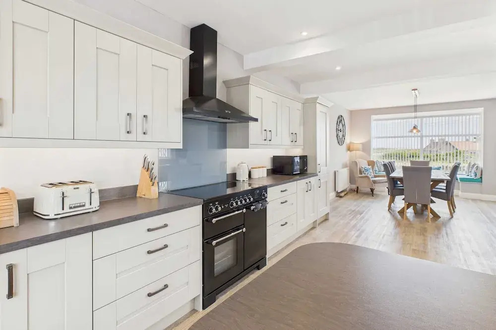 Host Stay Chirnells