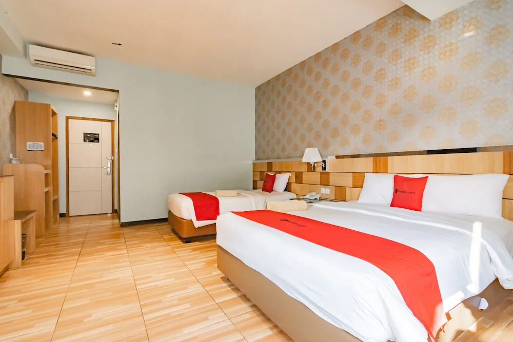 RedDoorz Premium near Bandung Station