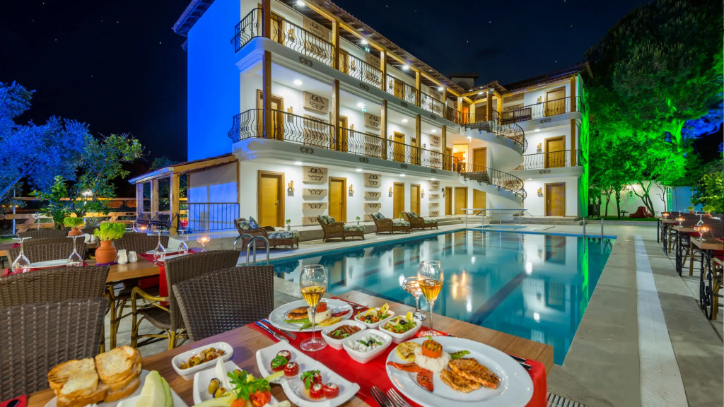 Amore Hotel Teki̇rova