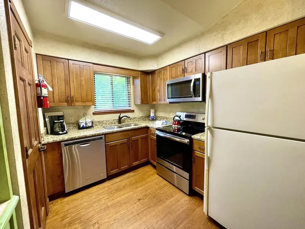 Mountain Harbor two bedroom cottage on the lake
