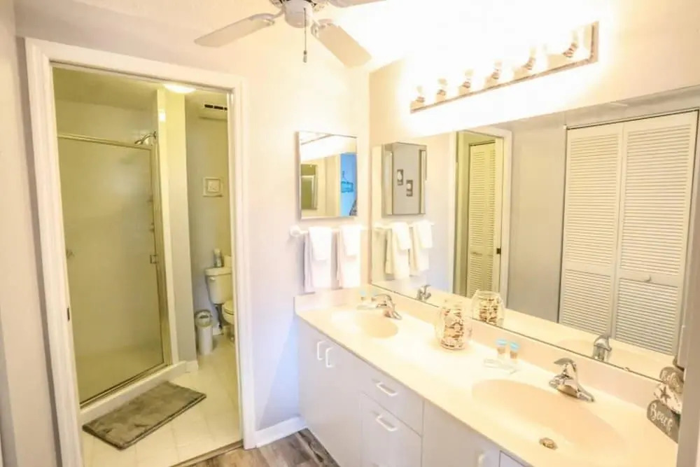 Captains Bay 403 - 6