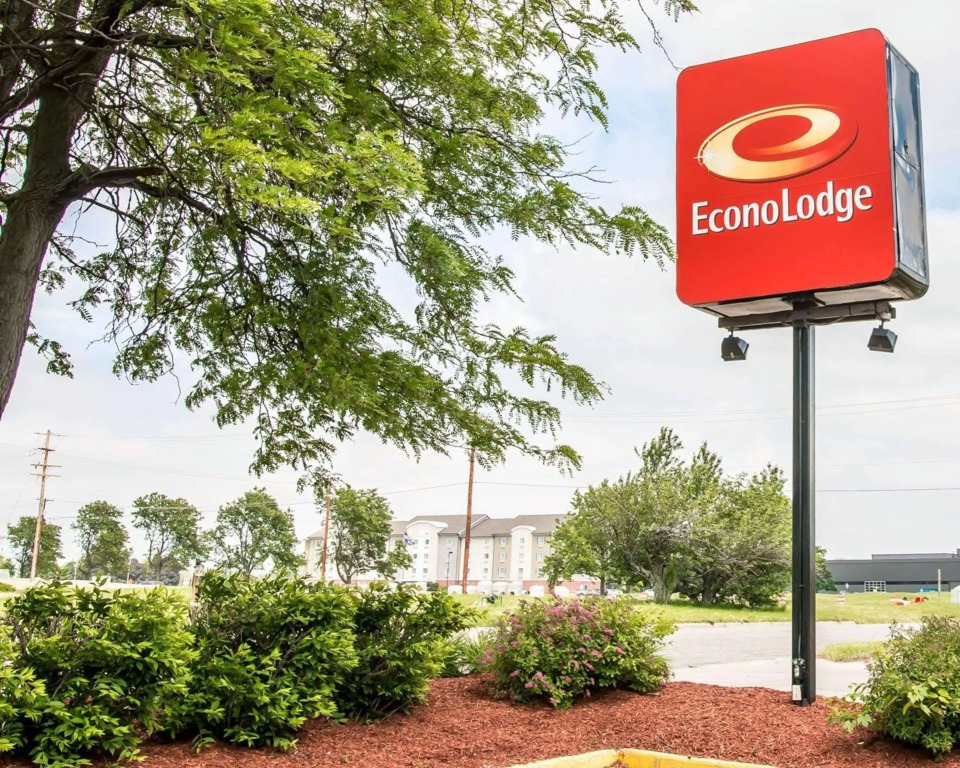 Econo Lodge Kalamazoo near Wings Stadium