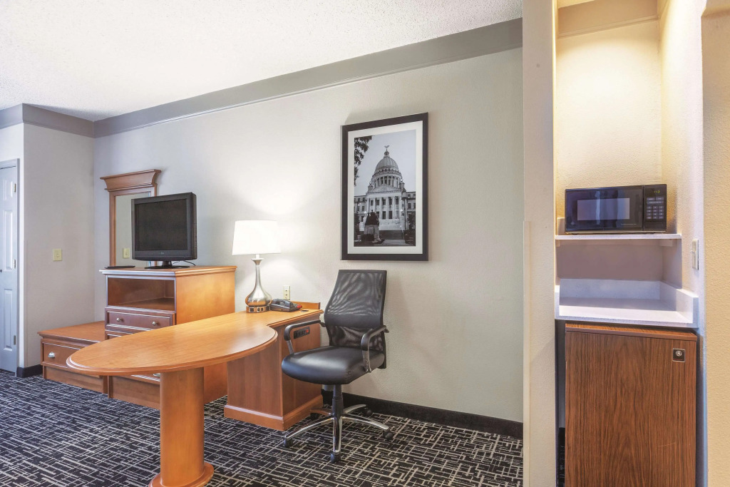 La Quinta Inn & Suites by Wyndham Jackson Airport/Pearl