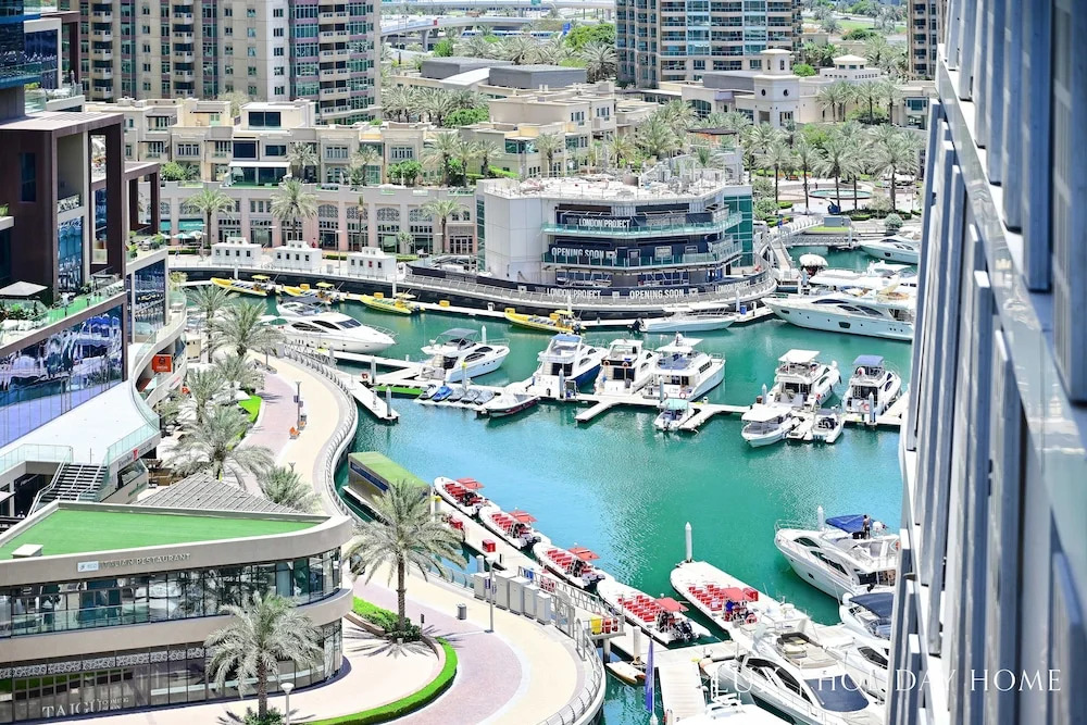 LUX Cayan Superior Suite 5 Dubai Marina