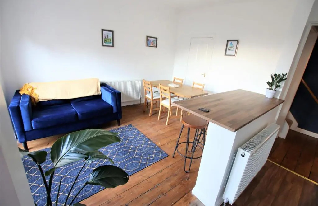 Contemporary Home in Friendly Easton