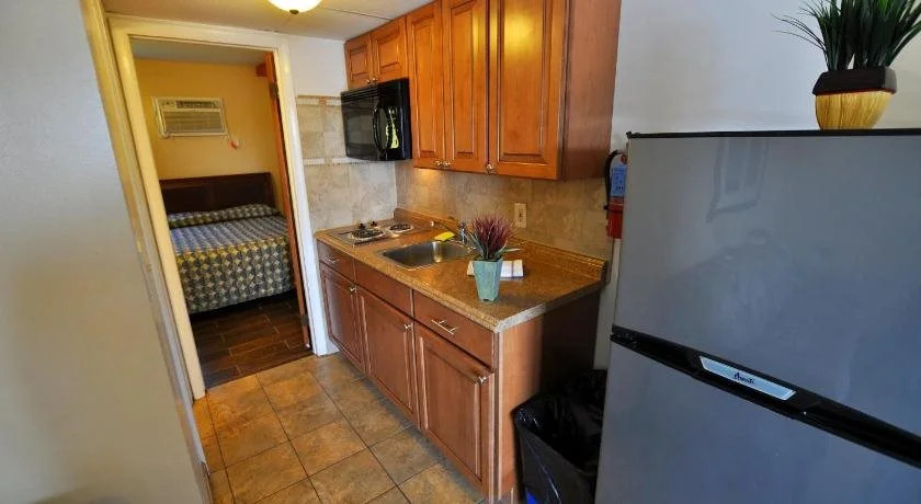 Nantucket Inn & Suites