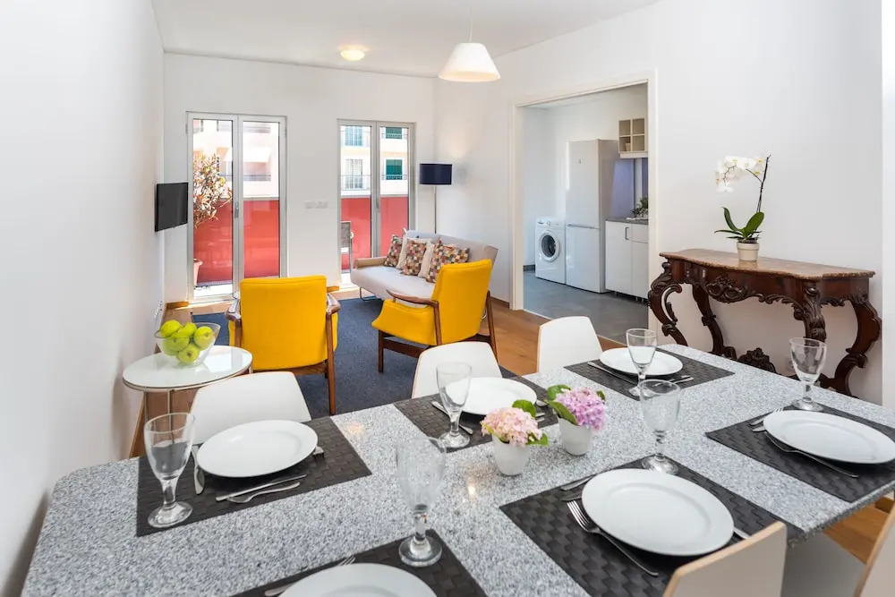 Casa da Praça Apartments - by Casas na Ilha