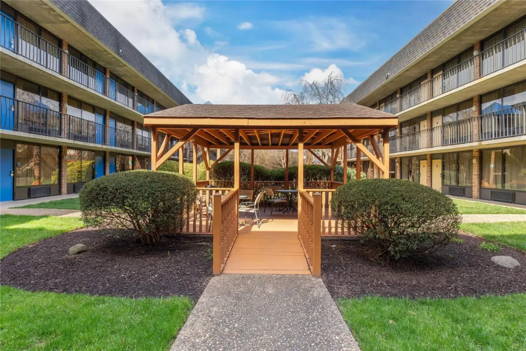Suburban Studios Tysons Corner