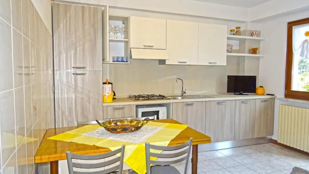Casa Rosalia cozy holiday apartment by Gardadomsumea