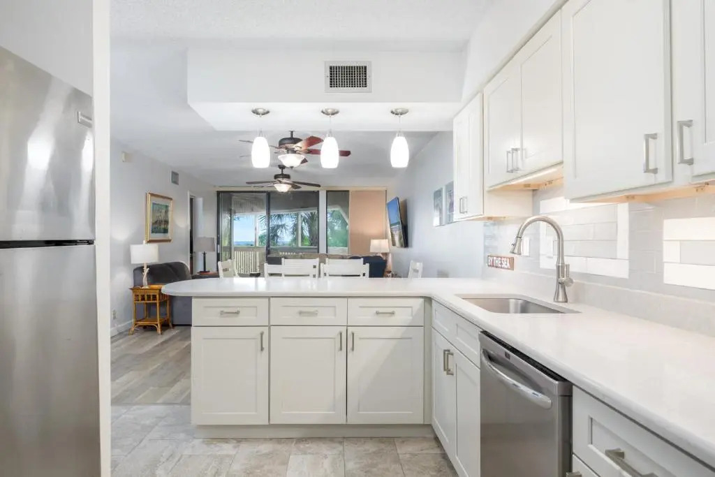 Hibiscus 103-B, 2 Bedrooms, Sleeps 6, Ocean Front, Ground Floor, 3 Pools