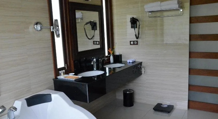 Cominsia Lodge