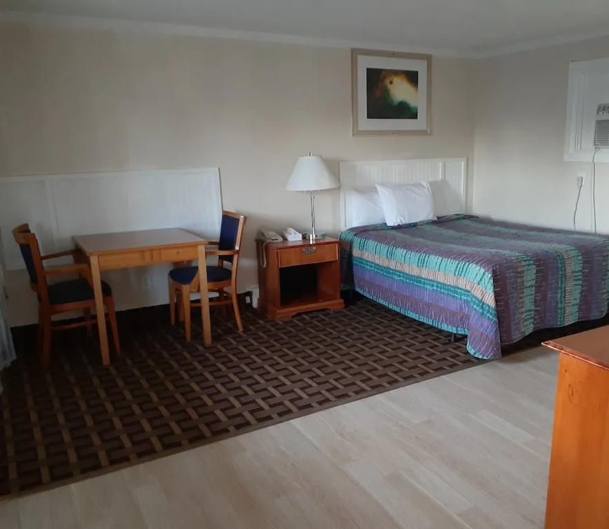 Town Line Inn