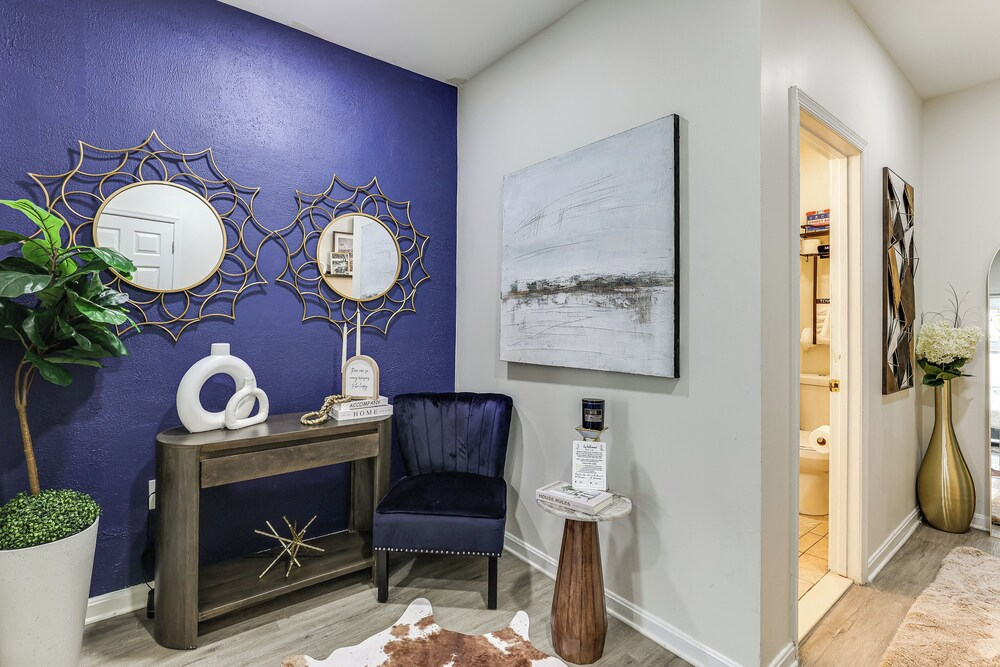 Walk to Patterson Park! Pet-friendly Townhome