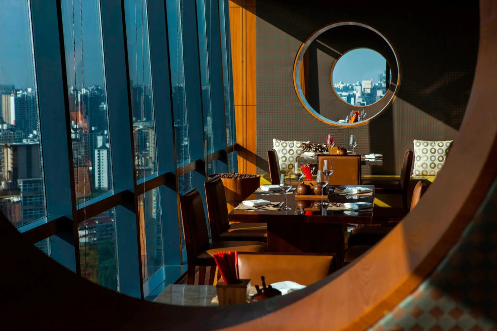 Renaissance Shanghai Zhongshan Park Skyline Hotel
