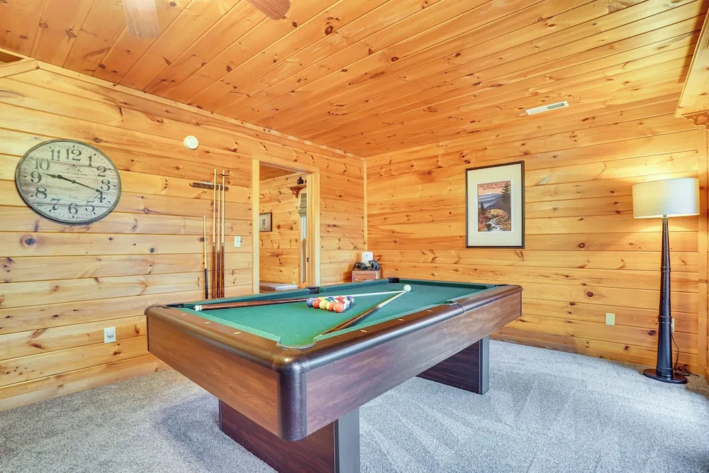 2-tier Deck & Hot Tub: Quiet Sevierville Cabin
