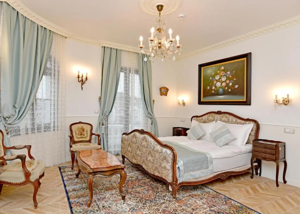 Royal Hotel