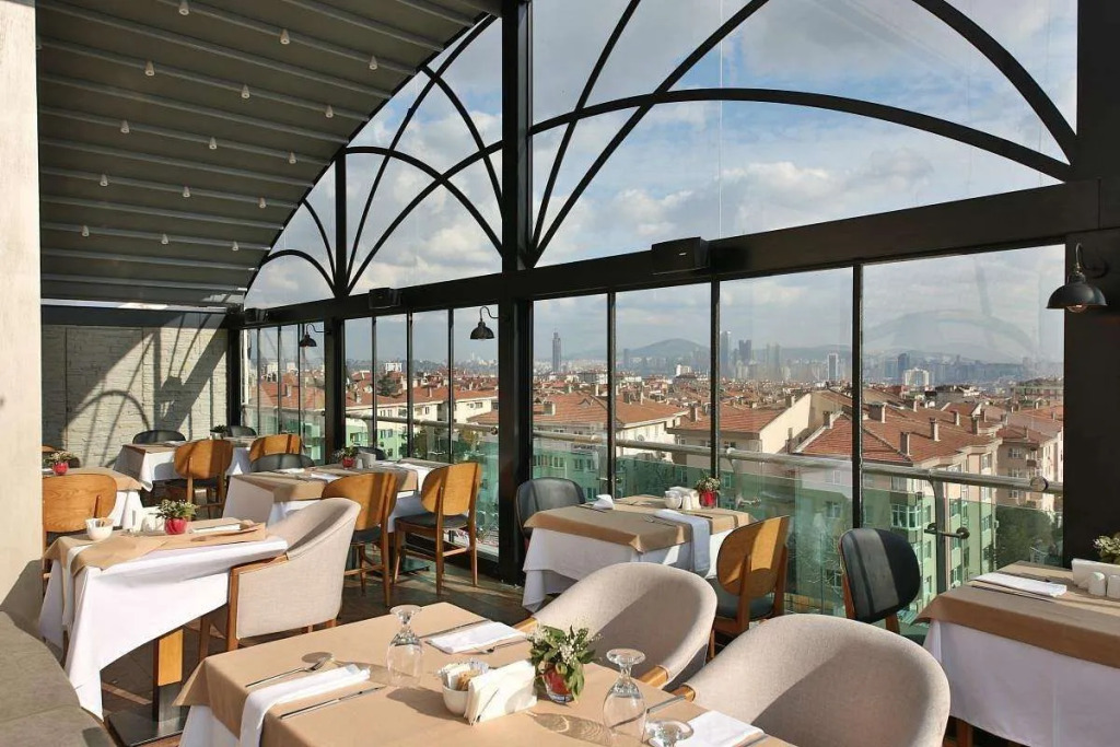 Queen Hotel & Spa