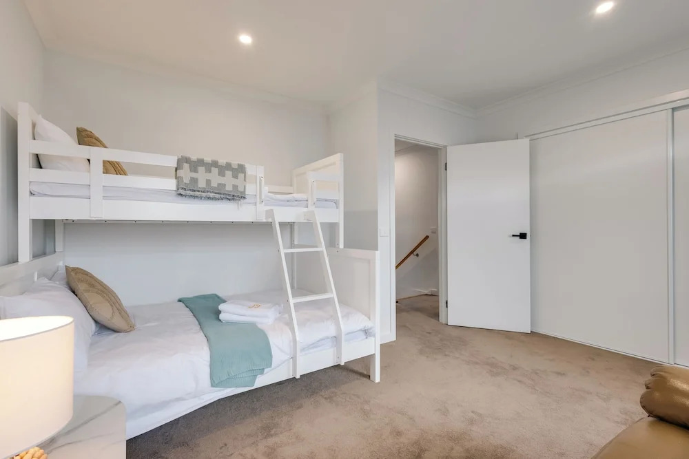 StayAU Stylish 4BR Home Ringwood