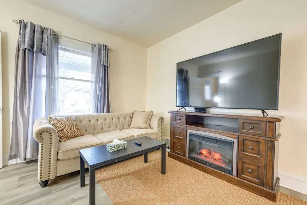 Apartment 2 Mi to Niagara Falls State Park!