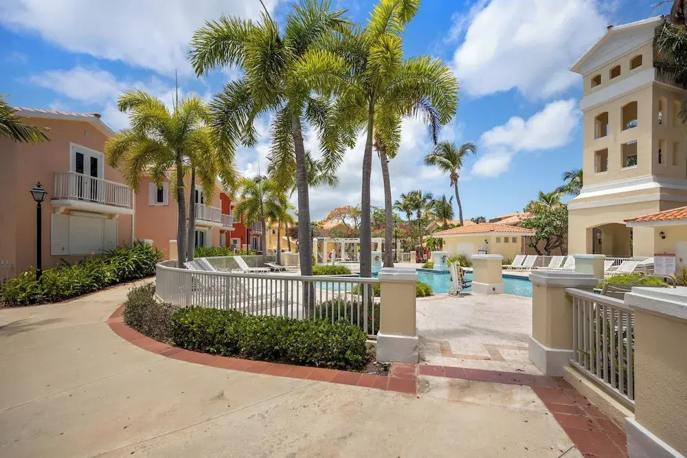 Golf Course Access Balcony Infinity Pool
